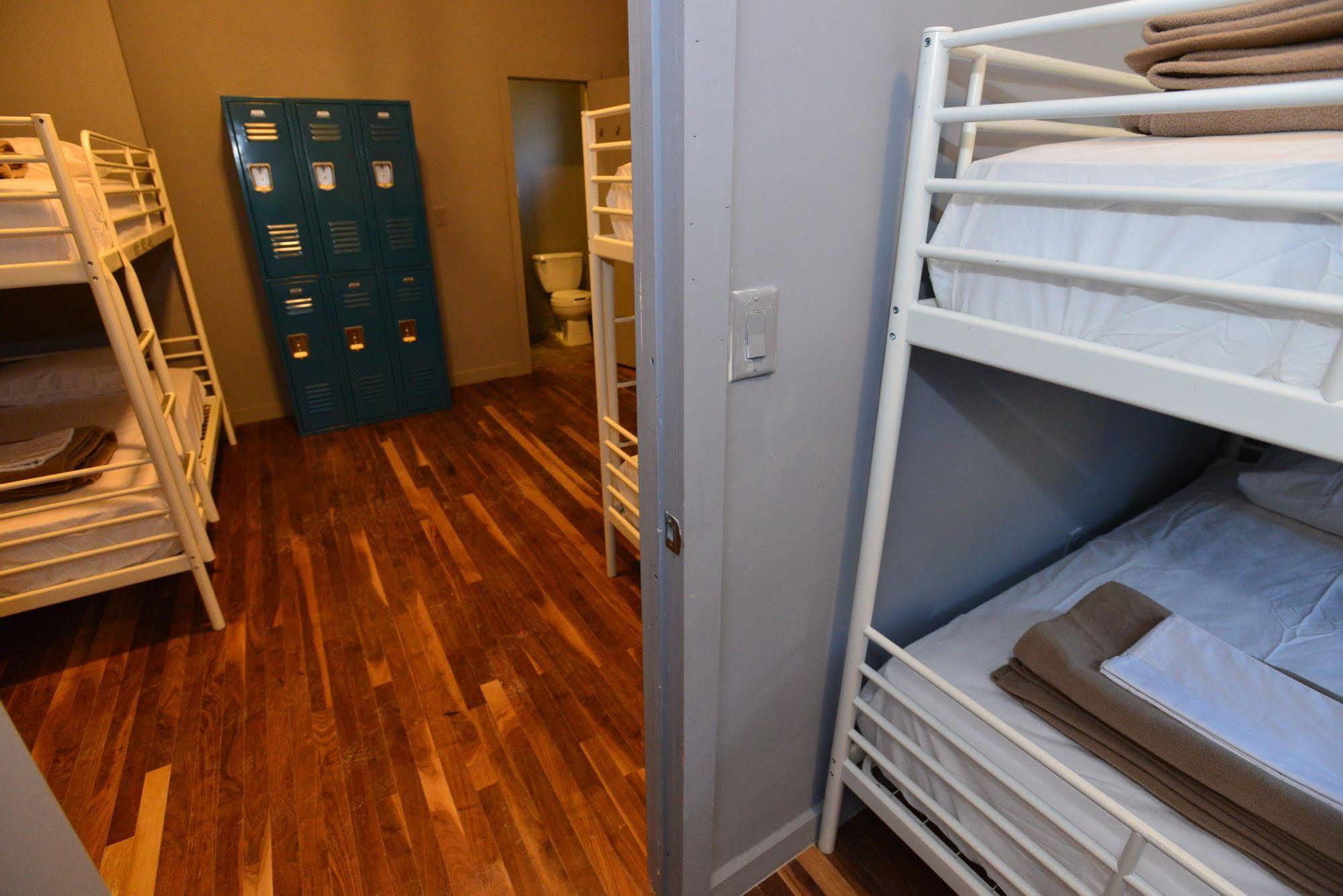 Explore Hotel And Hostel Union City Εξωτερικό φωτογραφία